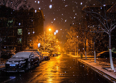 梦见雨夹雪有什么预兆，女生梦到雨夹雪